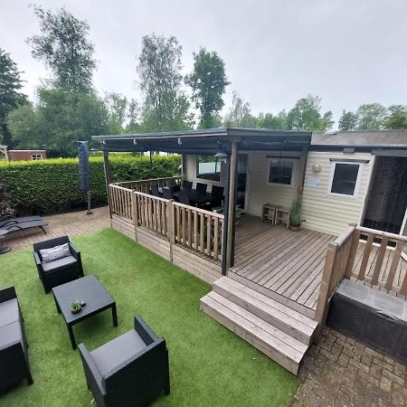 Chalet op vakantiepark Bergumermeer Suameer Buitenkant foto